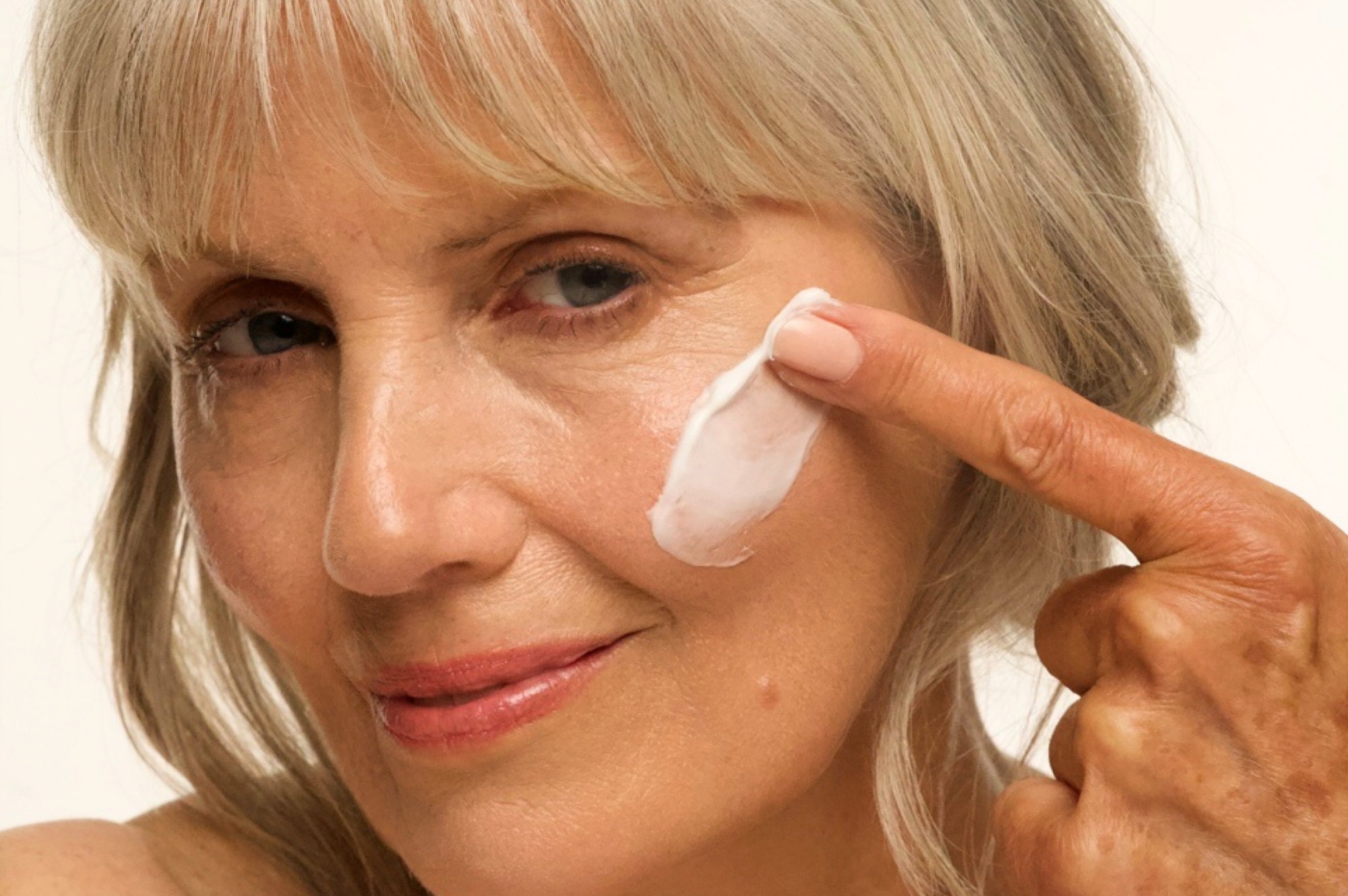 Best Night Cream for Ageing Skin: How to Choose the Right Moisturiser (Including Neck Care)