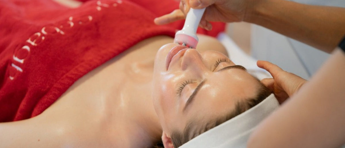 Aquapure Facial at the Dr Sebagh clinic: a therapist guides the handpiece across a client's face